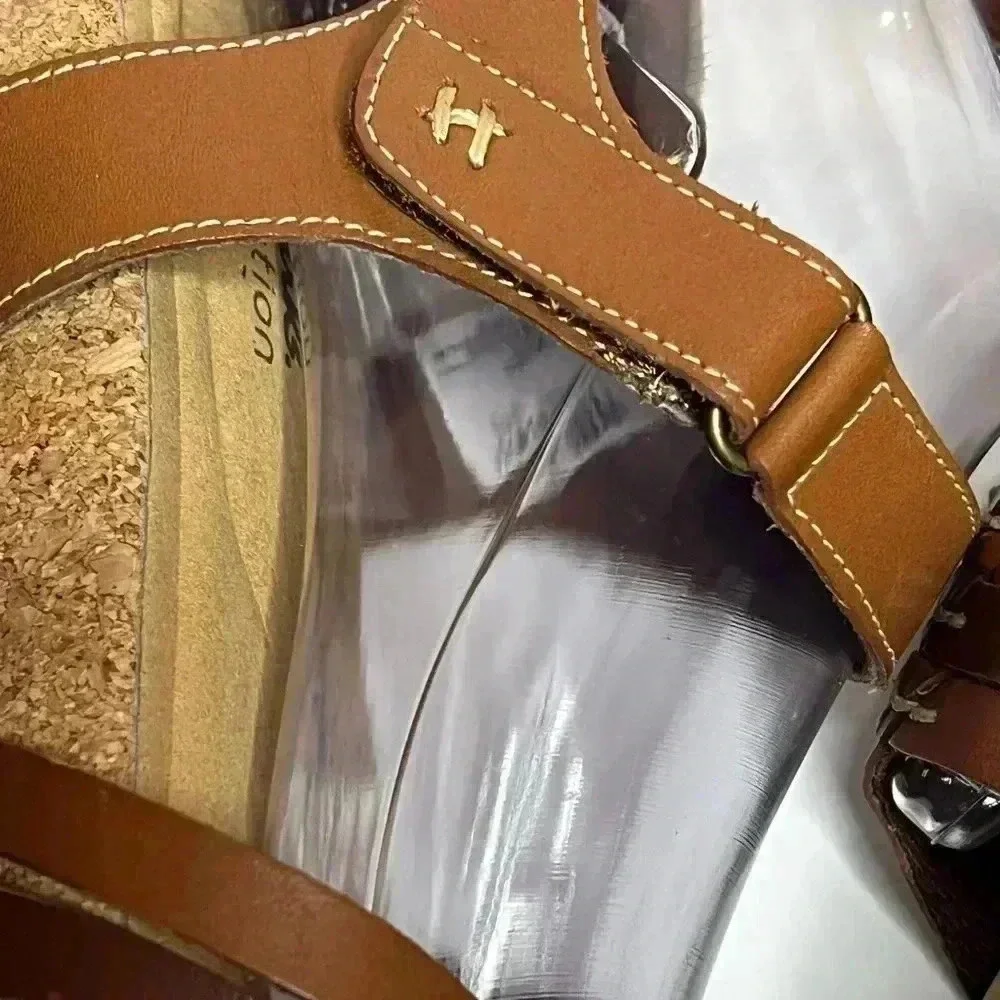 Women’s Clarks Sandals• Size 11•Genuine Leather Two Tone Brown•Brand New…